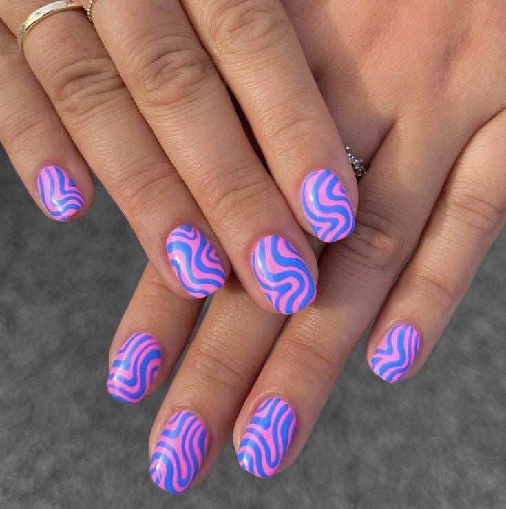 Uñas coloridas: El trend de la primavera 2023