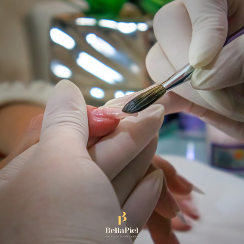 ¿Por qué elegir uñas acrílicas? Ventajas y cuidados que debes conocer