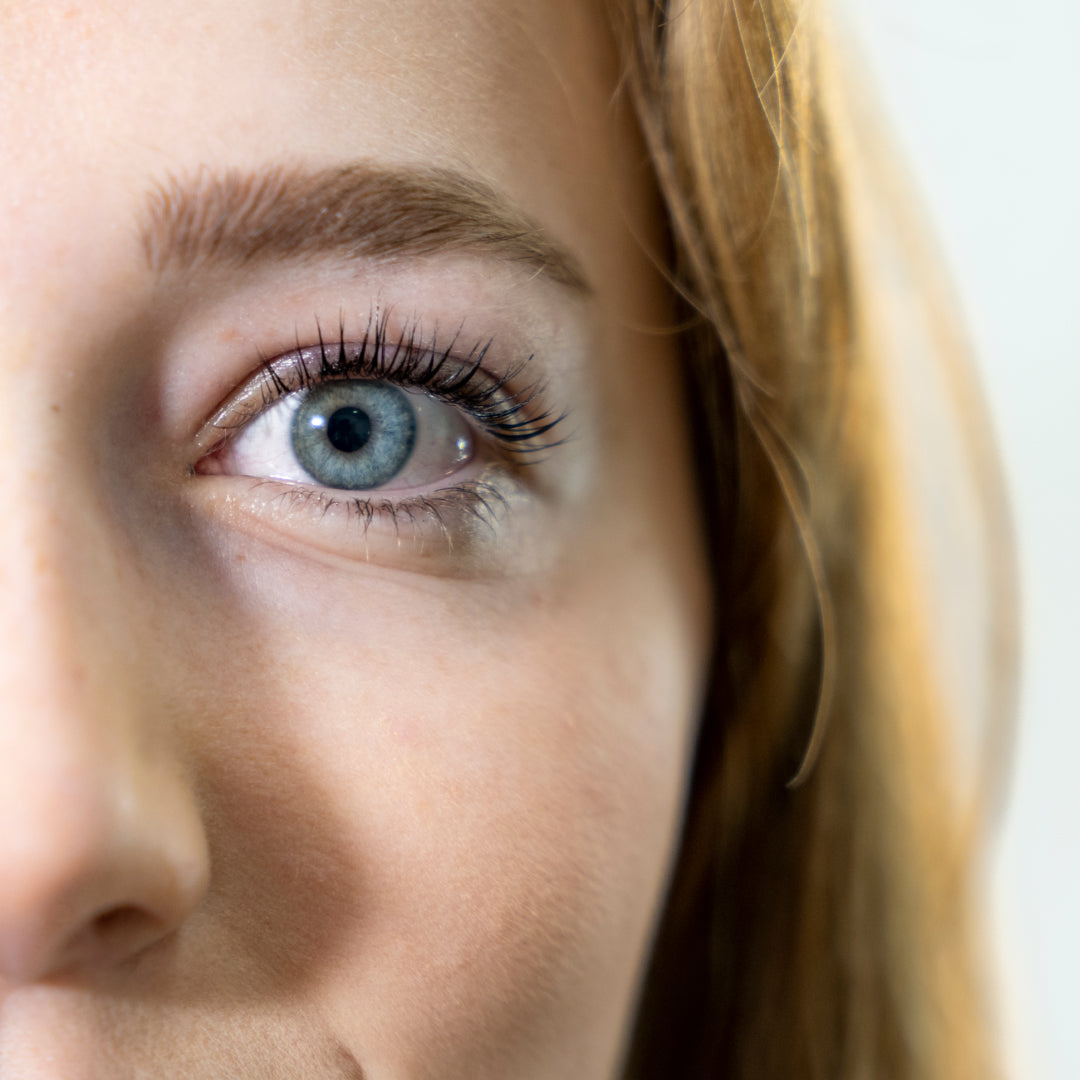 Cómo cuidar el laminado de cejas y la henna para prolongar el resultado
