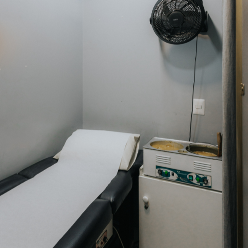 Depilación natural con cera de abeja: beneficios para tu piel